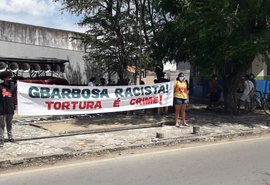 Manifestantes pedem justiça por jovem negro agredido em supermercado de Maceió