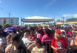 Público chega a Santa Amélia para ver o presidente Lula, em Maceió