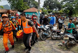 Sobe para 281 número de mortos em tsunami na Indonésia