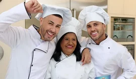 Mãe de Carlinhos Maia ainda não sabe do divórcio do filho