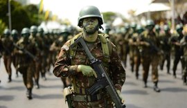 Forças Armadas devem começar a vacinar população, diz Bolsonaro