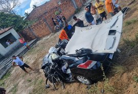 VÍDEO: Acidente entre caminhão e carro deixa vítima presa às ferragens em Piaçabuçu