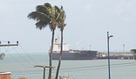 Marinha emite alerta de ressaca com ondas de até 4 metros em Alagoas