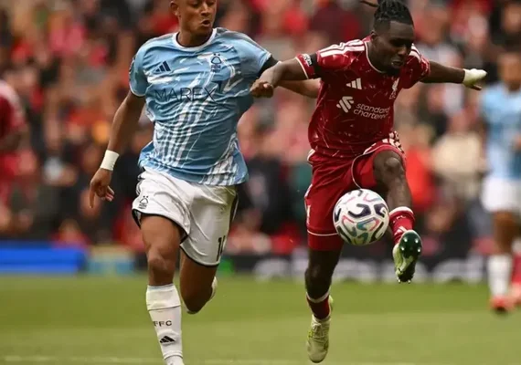 Liverpool sai atrás duas vezes e fica no empate com o Forest em casa