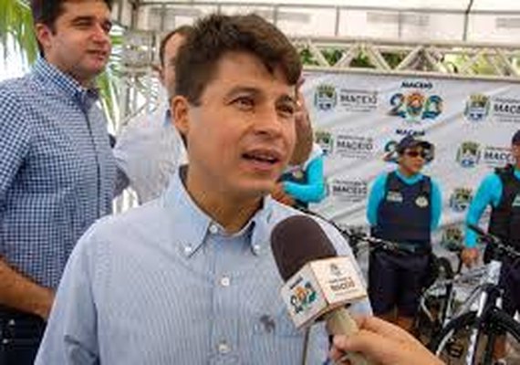 Presidente da Abrasel critica remoção de estacionamento na Ponta Verde