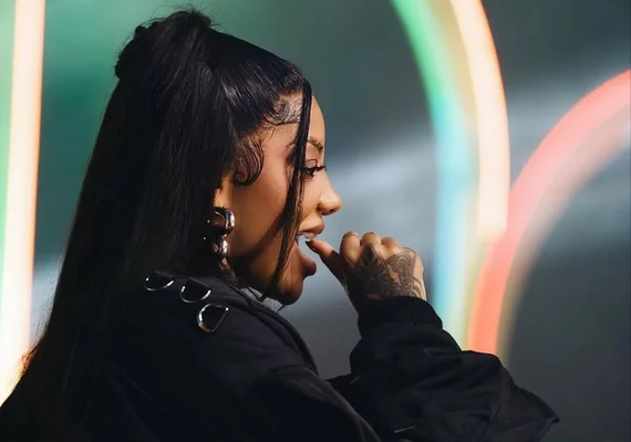 Ludmilla quebra o dente durante show em Curitiba; veja fotos