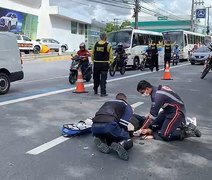 Idosa sofre traumatismo craniano após ser atropelada por moto na Fernandes Lima
