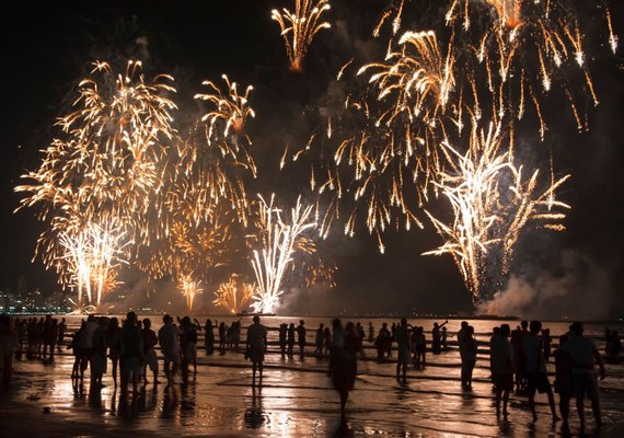 Réveillon 2025 tem previsão de chuva em várias capitais; saiba quais