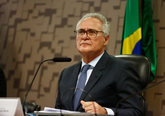 Renan se reinventa e faz boas entregas em tempos de “miséria política”