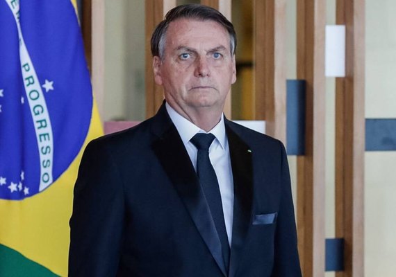 Bolsonaro autoriza funcionamento de templos religiosos e lotéricas