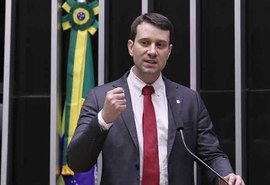 Deputado Daniel Barbosa defende combate às fake news e aos crimes digitais