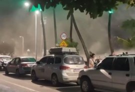 Vídeo: Ventania assusta pessoas e causa danos em estabelecimentos e veículos na orla de Maceió