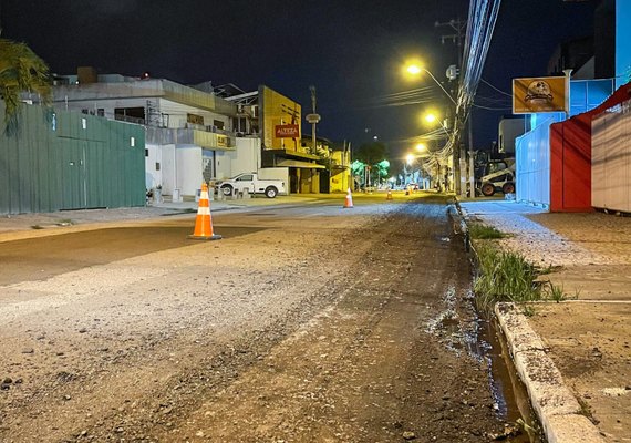 Há 18 anos sem receber recapeamento, Rua Jangadeiros Alagoanos passa por recuperação