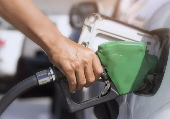 Gasolina pode ser encontrada  a partir de R$ 5,63 em Maceió; veja lista de postos