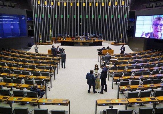 Câmara suspende discussão sobre PEC Emergencial
