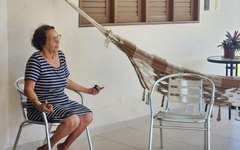 Professora aposentada, Tereza disse ao Jornal de Alagoas que teve casa marcada por funcionários da prefeitura