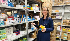 Farmacêutica alerta em Alagoas para riscos da automedicação durante inverno