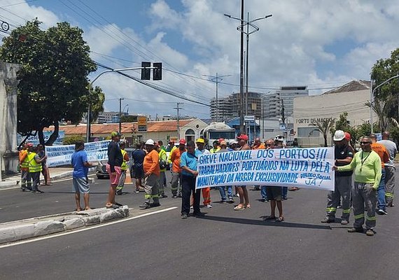 VÍDEO: Protesto de trabalhadores portuários de Maceió deixa trânsito lento no Jaraguá