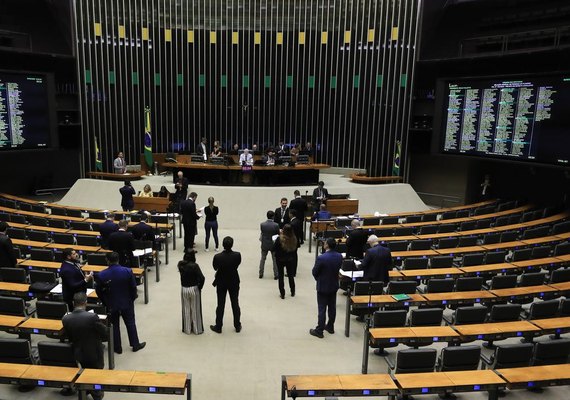 Minirreforma eleitoral limita e parcela multas a partidos políticos