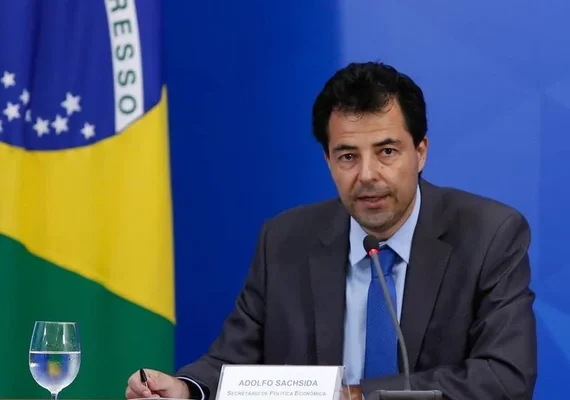 Ministro diz que governo não pode interferir nos preços da Petrobras