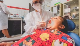 Escola oferece serviço odontológico gratuito e beneficia 800 alunos por ano