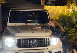 Ferrugem surpreende esposa com carro de R$ 2 milhões