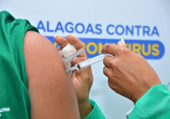 Covid-19: Municípios alagoanos começam a imunizar pessoas abaixo dos 50 anos