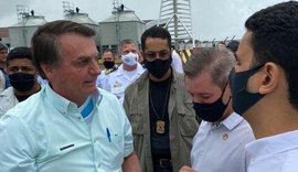 Bolsonaro é recebido em Maceió por políticos e apoiadores
