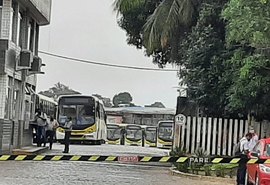 Rodoviários da empresa Cidade Maceió protestam contra salário atrasado e paralisam atividades