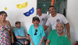 Samba e solidariedade marcam ação em abrigo de idosos