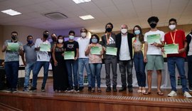 Estudantes da rede estadual recebem medalhas da Olimpíada Brasileira de Matemática das Escolas Públicas (OBMEP)