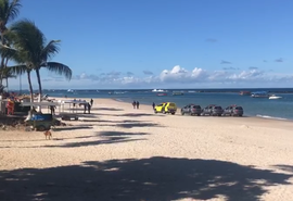 PM retira banhistas da Praia do Francês por descumprimento de decreto