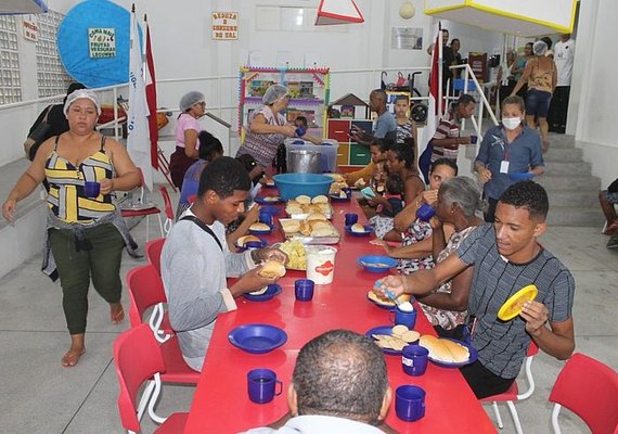 Com as fortes chuvas, quase mil pessoas em Alagoas estão desabrigadas e desalojadas
