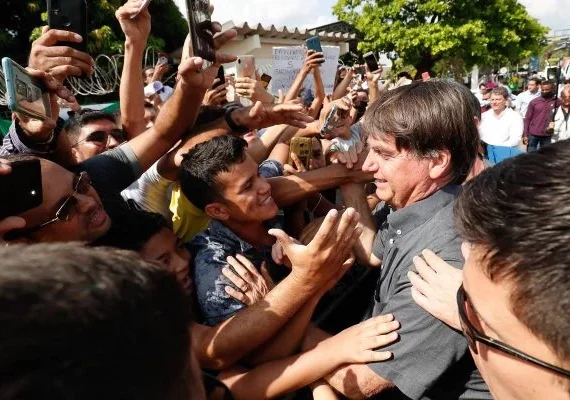 Bolsonaro tenta anular multa de R$ 80 mil por não usar máscara no MA