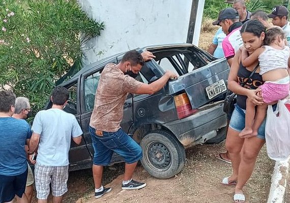 Condutor perde controle de veículo e morre em acidente no Sertão