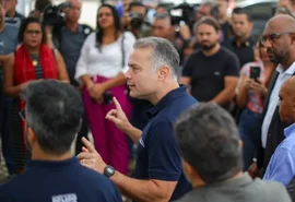 Na “boleia” de caminhão, ministro desbrava o Brasil para conquistar AL