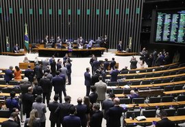 Bancada cristã barra projeto contra misoginia e defende submissão da mulher