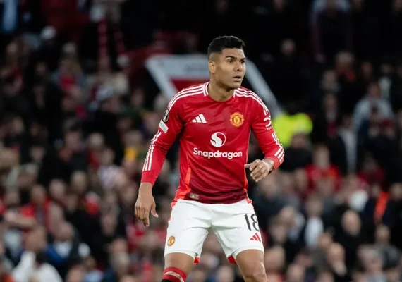 Casemiro anuncia saída do Manchester United ao fim da temporada