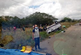 Van capota e deixa catorze feridos em São José da Tapera