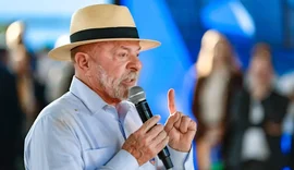 Lula faz piada e diz que dentadura do SUS supera a de Trump