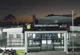 Homem é preso suspeito de coagir a própria mãe de 82 anos em Maceió