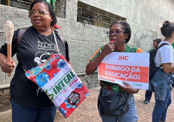 Servidores instalam vigília em frente à Prefeitura de Maceió após 22 dias de greve
