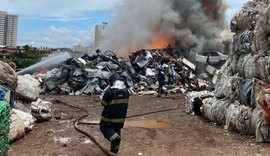 Vídeo: Princípio de incêndio atinge ferro velho no São Jorge, em Maceió