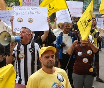 Camelôs protestam contra programa de fiscalização de prefeitura