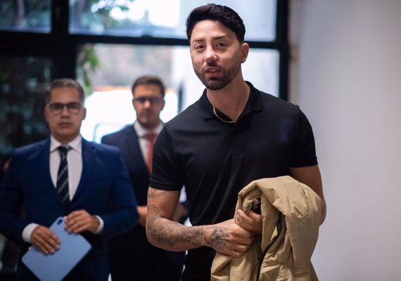 Rico Melquíades chega para depor na CPI das Bets