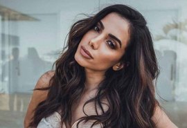 Após ser desafiada, Anitta cede e apoia campanha contra Bolsonaro