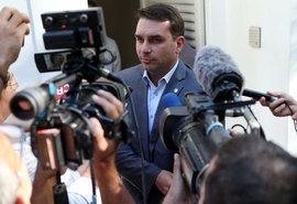 Flávio Bolsonaro diz que movimentação se refere a negócio imobiliário