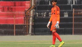 Goleiro do Sport é vítima de homofobia durante jogo contra Audax-SP