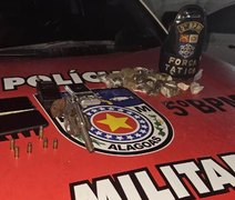 Arma e drogas são apreendidas pela PM no Agreste e na Capital