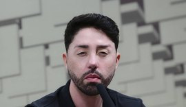 Rico Melquiades sofre críticas após prometer cirurgias plásticas de graça